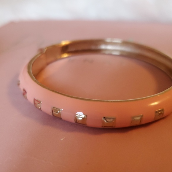 Beautiful Peach Bangle - Picture 2 of 4